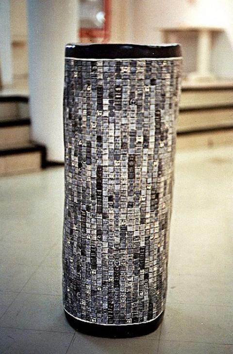 Colonne de plâtre peint
