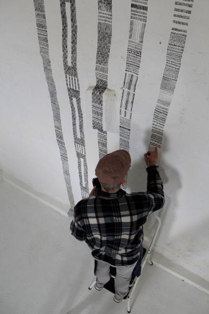 Traits peints sur le mur