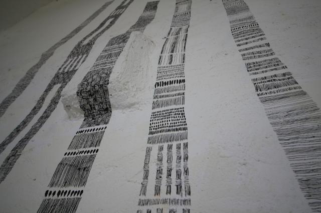 Traits peints sur le mur
