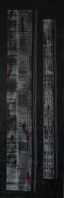 Marques rouges sur gris